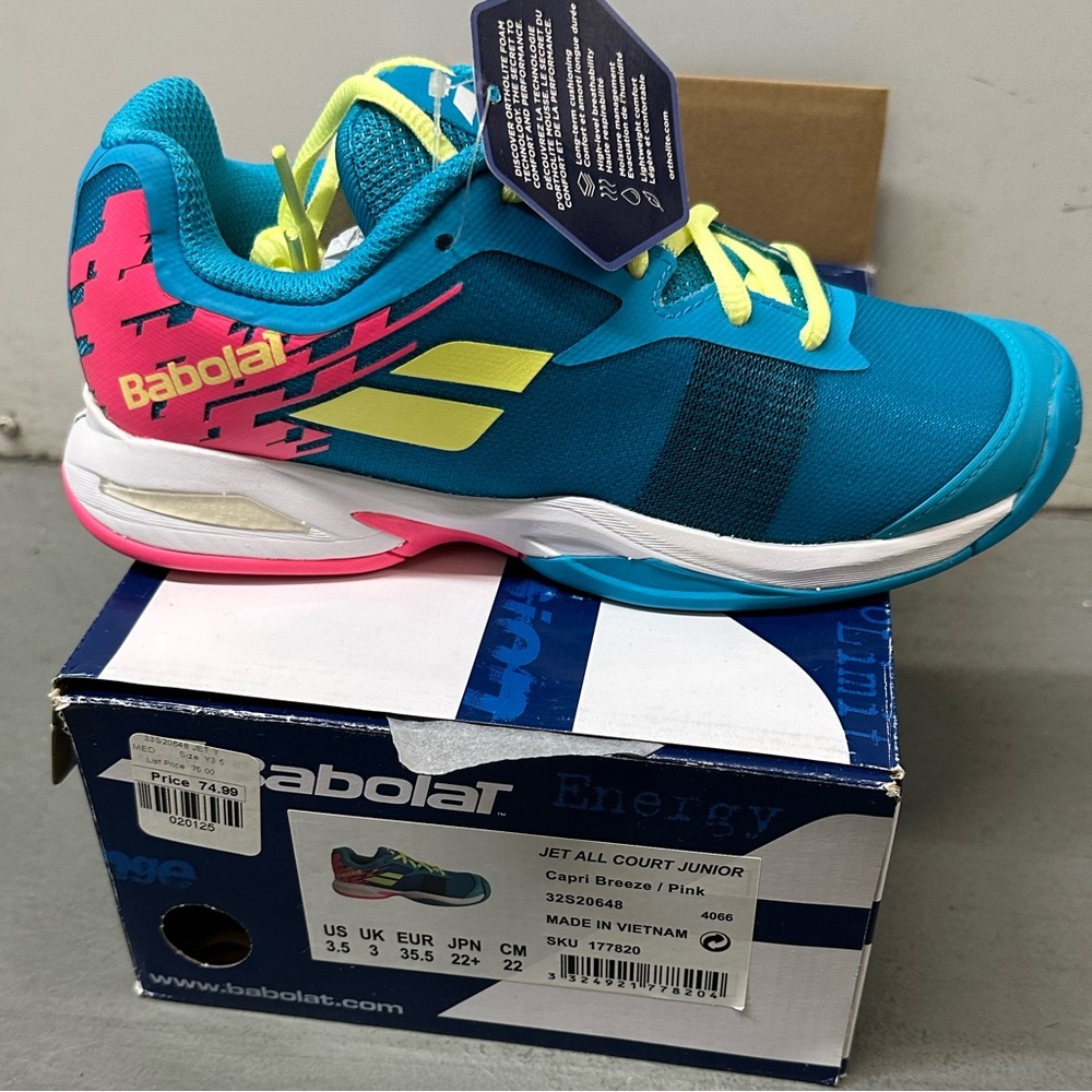 Babolat tennis shose size  3. 3.5 4 5kids color blue yellow white